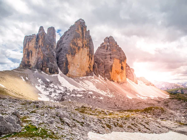 Tre cime di lavaredo, alias drei zinnen. Nordwand der Felsformation in den Sexten-Dolomiten, Italien — Stockfoto