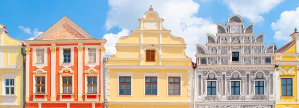 Kleurrijke gevels van renaissance huizen in Telc, Tsjechië — Stockfoto