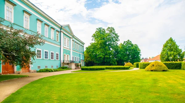 Parque y palacio renacentista en Dacice, República Checa — Foto de Stock