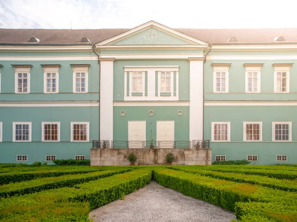 Parque y palacio renacentista en Dacice, República Checa — Foto de Stock