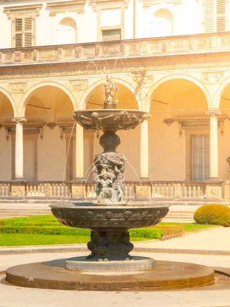 Szczegółowy widok fontanny w Belvedere - Royal Queen Annes Summer Palace w pobliżu Zamku Praskiego, Hradczany, Praga, Republika Czeska — Zdjęcie stockowe