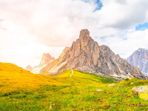 Passo Giau poblíž Cortina dampezzo, Dolomity, Itálie. — Stock fotografie