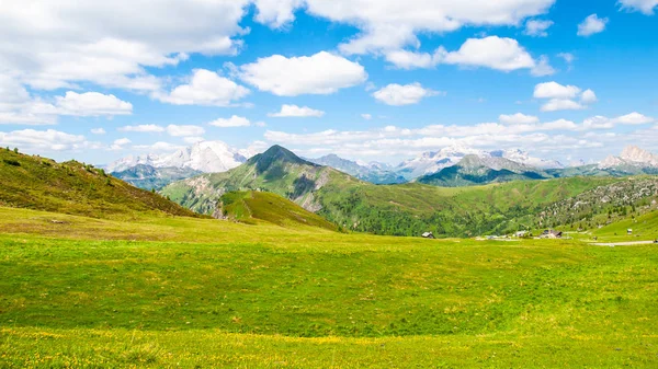 Paysage des Dolomites avec Marmolada et Piz Boe — Photo