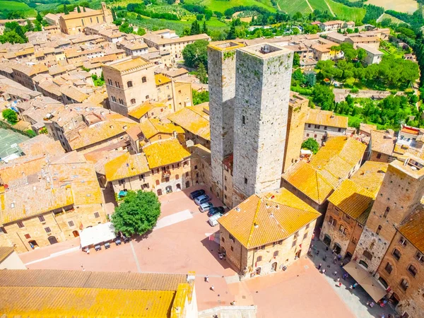 圣圣季米尼亚诺历史市中心与双子塔的鸟瞰图-加尔达工会 Salvucci, 托斯卡纳, 意大利 — 图库照片