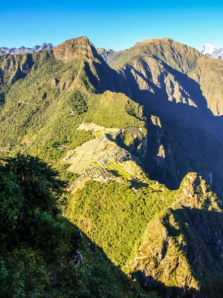 Huayna Picchu dan Machu Picchu havadan görünümü — Stok fotoğraf