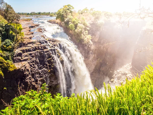 Victoria Falls sul fiume Zambesi. Stagione secca. Confine tra Zimbabwe e Zambia, Africa — Foto Stock