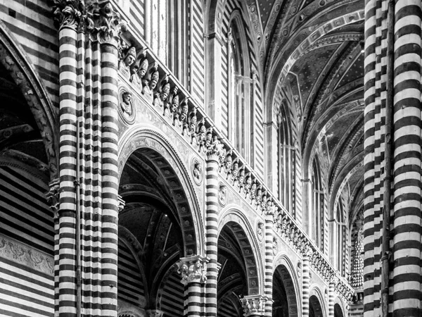 Интерьер кафедрального собора Санта Мария Ассунта, Сиена, Италия . — стоковое фото