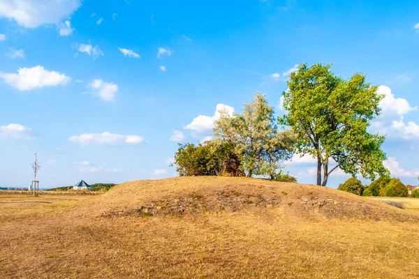 White Mountain Memorial, Bila Hora. Stone pyramid at the place of Battle of White Mountain - 1620, Prague, Czech Republic — Stock Photo, Image