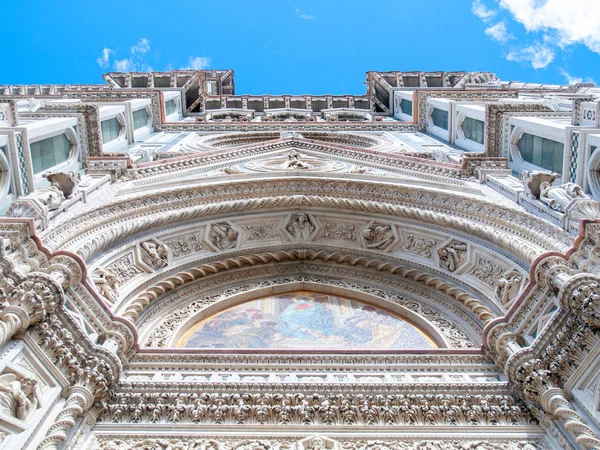 Главный собор Флоренции Catherdal, Cattedrale di Santa Maria del Fiore или Il Duomo di Firenza, с Фабрикой Фабрицио, Firenza, Тоскана, Италия — стоковое фото