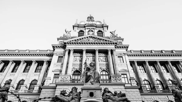 Gedetailleerde weergave van het Tsjechische nationale Museum in Praag, Tsjechië — Stockfoto