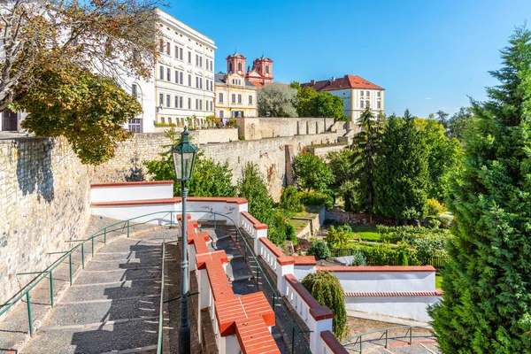 Fortificação muralhas e baileys no centro histórico da cidade de Litomerice, República Checa — Fotografia de Stock