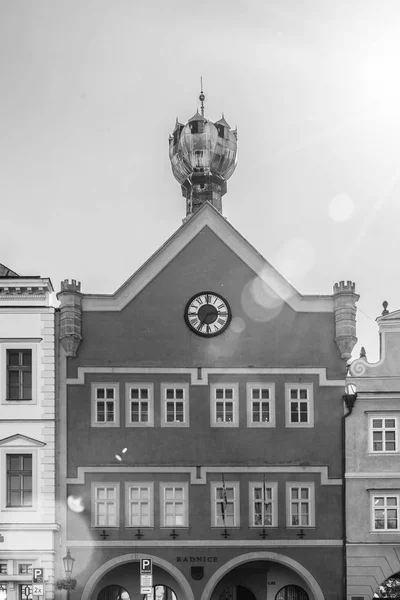 Chalice house - edifício renascentista histórico com cúpula em forma de cálice no telhado, Litomerice, República Checa — Fotografia de Stock