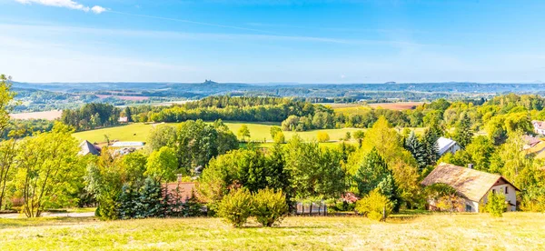 Rural landscape with Ruins of Trosky Castle in Bohemian Paradise, Czech Republic — Stock Photo, Image