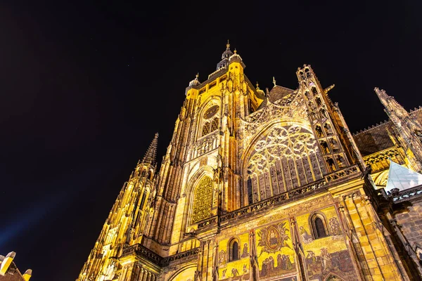 St Vitus Cathedral in Prague Castle by night, Prague, Czech Republic — Stock Photo, Image