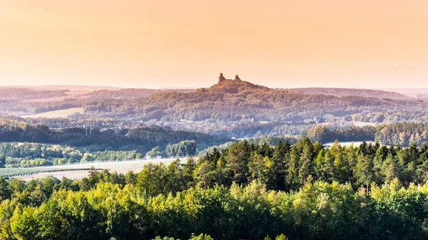 Rural landscape with Ruins of Trosky Castle in Bohemian Paradise, Czech Republic — Stock Photo, Image