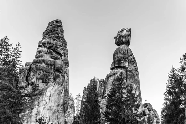Bürgermeister und seine Frau. Sandsteinfelsen in adrspacher Felsen, Tschechische Republik — Stockfoto