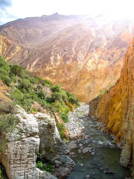 Fiume Colca sul fondo del canyon — Foto Stock