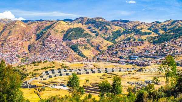 Sur duvarları Sacsayhuaman Kalesi yakınındaki tarihi sermaye İnka İmparatorluğu Cusco, Peru — Stok fotoğraf