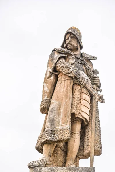 TABOR, REPÚBLICA CHECA - 10 de abril de 2019: Estátua de Jan Zizka de Trocnov e Chalice. Hussita líder militar e herói nacional checo. Tabor Praça principal, República Checa — Fotografia de Stock