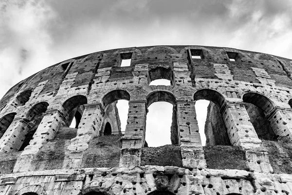 Coliseu, Coliseu ou Anfiteatro Flaviano, em Roma, Itália — Fotografia de Stock