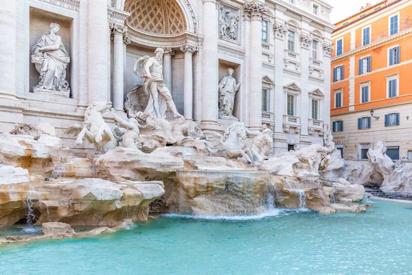 Trevin suihkulähde, italialainen: Fontana di Trevi, Rooma, Italia . — kuvapankkivalokuva