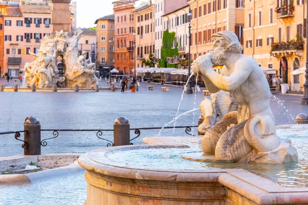 Piazza Navona-najbardziej romantyczny plac w Rzymie, Włochy. Szczegółowy widok Fontana del Moro — Zdjęcie stockowe