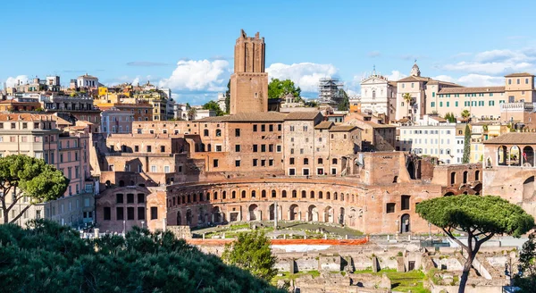 Ancient buildings od Trajans Market, Italian: Mercati di Traiano - the first Roman shopping center, Rome, Italy — Stock Photo, Image
