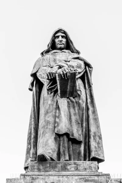 조르다노 브루노 동상 온 캄포 데 피오리, 로마, 이탈리아 — 스톡 사진