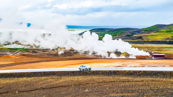 Aktywność geotermalna dymem o Jezioro Myvatn, Islandia — Zdjęcie stockowe