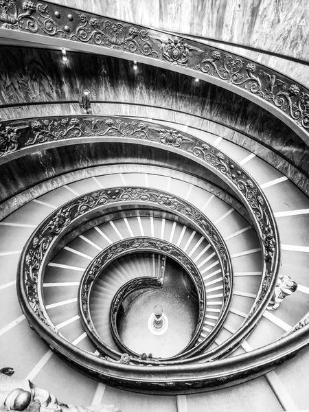 バチカン市国 - 5月 07, 2018: バチカン美術館の螺旋階段, バチカン市国 — ストック写真