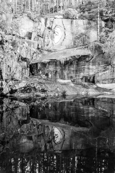 LIPNICE NAD SAZAVOU, CZECH REPUBLIC - DECEMBER 31, 2018: Bretschneiders Ear scuplture in old granite rock quarry near Lipnice Castle — Stock Photo, Image