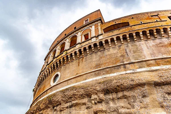 Castel SantAngelo - veduta ravvicinata della parte alta, Roma, Italia — Foto Stock