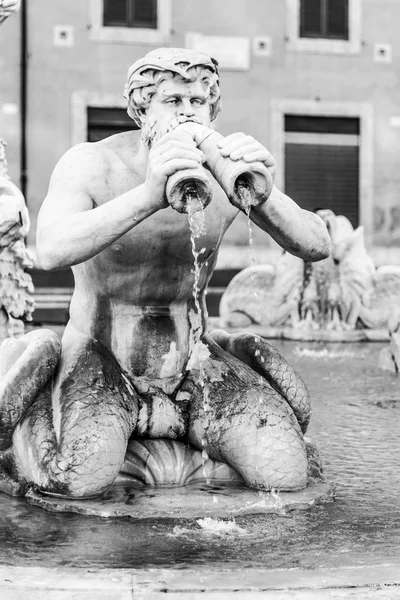 Fontana del Moro, neboli Moor Fountain, na Piazza Navona, Řím, Itálie. Detailní pohled na sochy — Stock fotografie