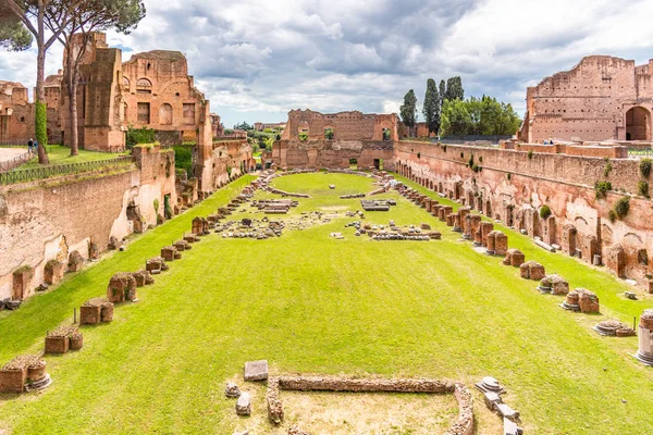 Palatine stadyumu - Domitian Hipodrom. Palatine Hill arkeolojik alanı, Roma, İtalya — Stok fotoğraf