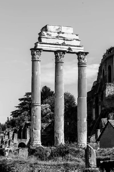 Templo de Castor e Pollux, italiano: Tempio dei Dioscuri. Antigas ruínas do Fórum Romano, Roma, Itália. Vista detalhada — Fotografia de Stock