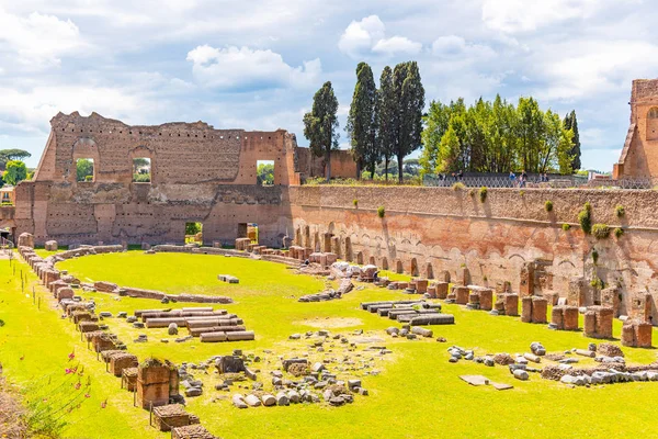 Palatine stadium - Hippodrome of Domitian. Palatine Hill archaeological site, Rome, Italy — Stock Photo, Image