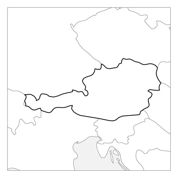 Mapa rakouské černé obrysy zdůrazněné sousedskými zeměmi — Stockový vektor