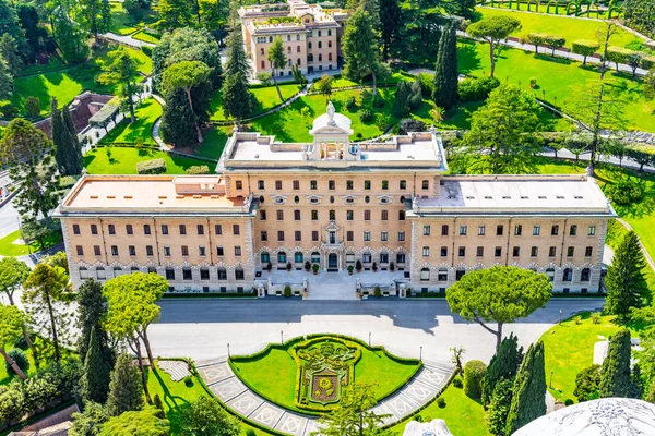 Widok z lotu ptaka na Pałac gubernatorskie w Watykańskich ogrodach, Watykan — Zdjęcie stockowe