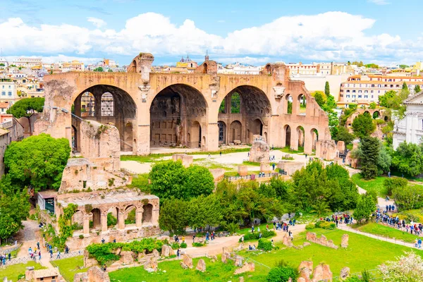 Three monumental arches of Basilica of Maxentius, Italian: Basilica di Massenzio, ruins in Roman Forum, Rome, Italy — Stock Photo, Image