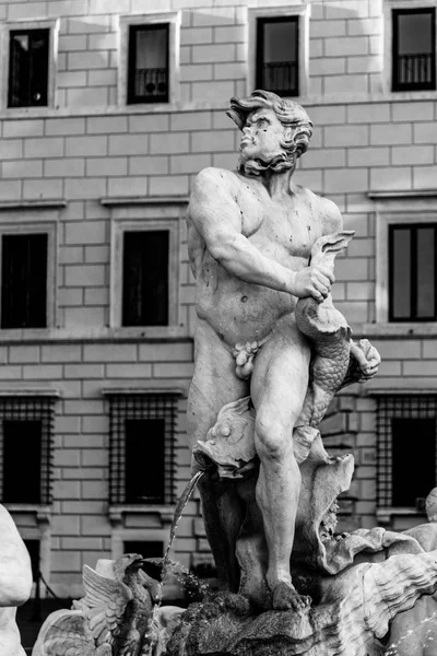 Fontana del Moro, neboli Moor Fountain, na Piazza Navona, Řím, Itálie. Detailní pohled na sochy — Stock fotografie