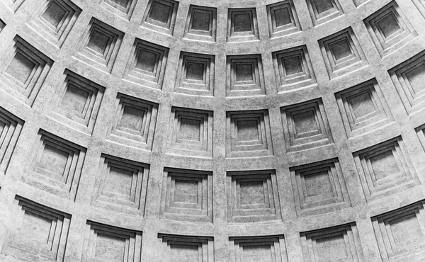 ROMA, ITALIA - 05 MAGGIO 2019: Particolare del soffitto del Pantheon - chiesa ed ex tempio romano, Roma, Italia — Foto Stock