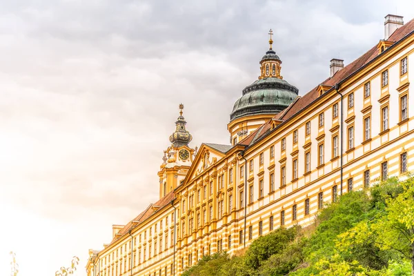 Melk Abbey, Duits: stift melk. Benedictijner abdij boven de stad melk in Neder-Oostenrijk, Oostenrijk — Stockfoto