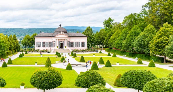 Jardín de la Abadía de Melk con pabellón barroco, Melk, Austria — Foto de Stock