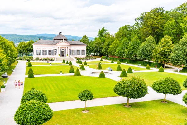 Jardín de la Abadía de Melk con pabellón barroco, Melk, Austria — Foto de Stock