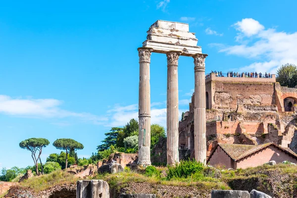 Templo de Castor e Pollux, italiano: Tempio dei Dioscuri. Antigas ruínas do Fórum Romano, Roma, Itália — Fotografia de Stock
