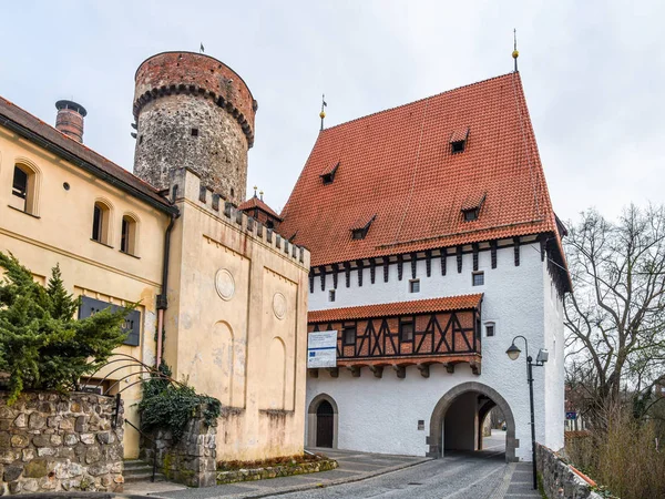 Puerta de Bechynska en el castillo de Kotnov en Tabor, República Checa — Foto de Stock