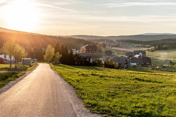 Jizerka village at sunset time. View from Bukovec Mountain, Jizera Mountains, Czech Republic — Stock Photo, Image