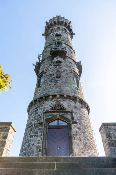 Decinsky Sneznik torre de vigia no topo da montanha Decinsky Sneznik, alemão: Hoher Schneeberg. Área protegida Elbe Sandstones, República Checa — Fotografia de Stock