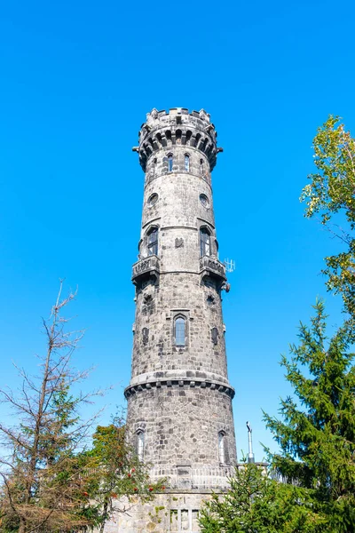 Decinsky Sneznik torre de vigia no topo da montanha Decinsky Sneznik, alemão: Hoher Schneeberg. Área protegida Elbe Sandstones, República Checa — Fotografia de Stock