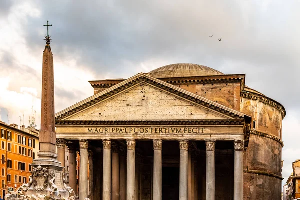 Pantheon - egykori római templom Rómában, Olaszországban — Stock Fotó
